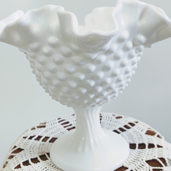 Vintage Hobnail Milk Glass Compote Candy Dish Scalloped Edge Unmarked Fenton - Picture 2 of 12